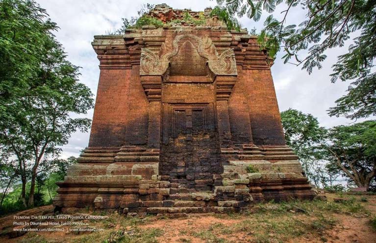 ​ភ្នំ​បុរី ភ្នំ​ដា ឋិត​ក្នុង​ទីតាំង​ជិតគ្នា​មាន​រឿងនិទាន​គួរ​ឲ្យ​ចង់​ស្តាប់​