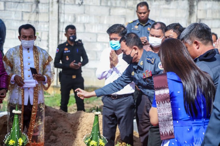 ​ឧត្តមសេនីយ៍ឯក រ័ត្ន ស្រ៊ាង និង ឯកឧត្តម កើត ឆែ អញ្ជើញ​បញ្ចុះ​បឋមសិលា​សាងសង់​អគារ​មូលដ្ឋាន កងរាជអាវុធហត្ថ​ខណ្ឌ​កំបូល